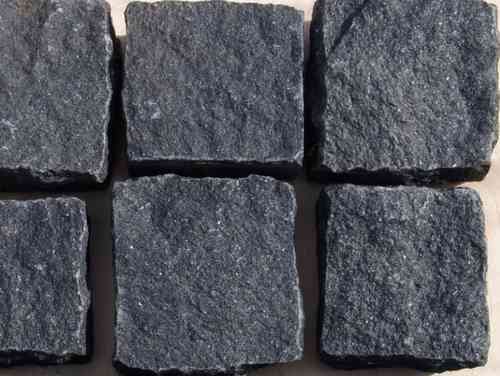 Tammiston nupukivi 10x10x4-6cm, musta graniitti